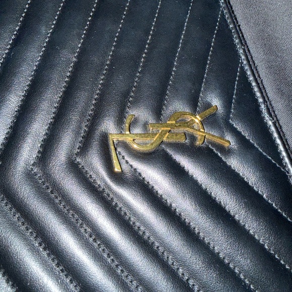 Saint Laurent Monogramme Matelassé tablet pouch - Picture 6 of 17